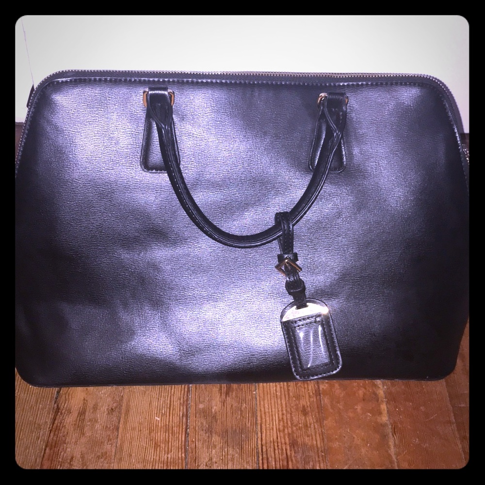 Lily & ivy black tote purse with gold zipper